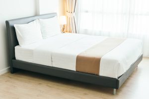 آینه 5 چوبین نورا تخت خواب مینیمال
