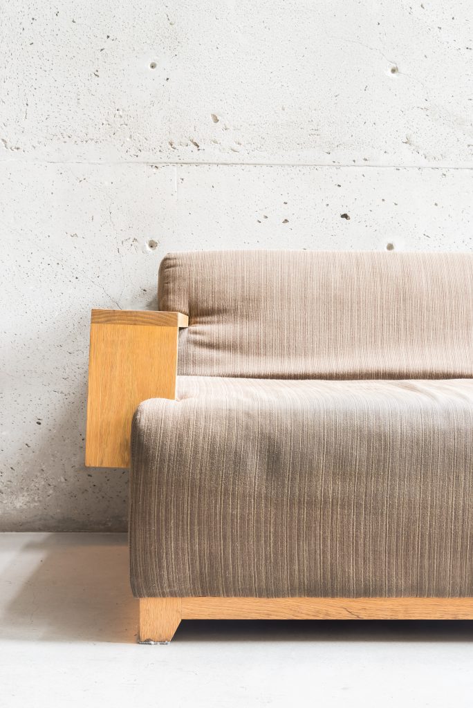 مبل راحتی از جنس چوب